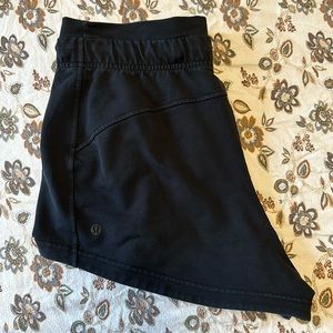 Lululemon inner glow HR shorts